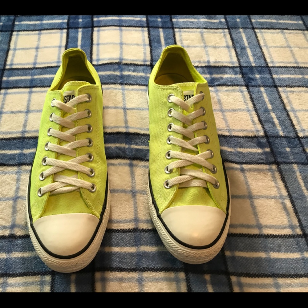 Men’s Size 9 Converse